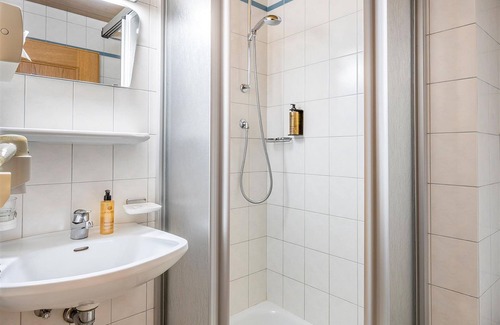 Maurach Cottage | Single room (12 m²) - balcony from 14 nights - Hotel Klingler - adjoining building