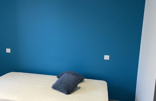 Roye Bed & Breakfast | Single room, business students.