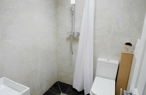 Kew Apartment | Single Room Ensuite near Kew Gardens