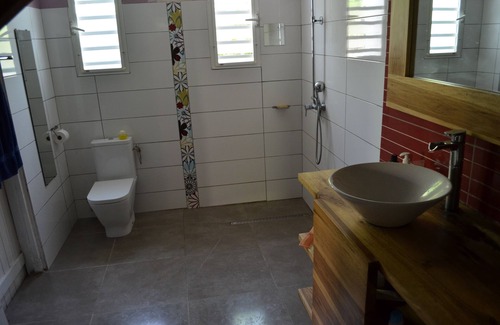 Pointe de la verdure House | Single room in a quiet, central house, 5 minutes walk from the beach.