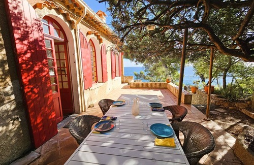 Saint-Mandrier-sur-Mer House | Single storey house with sea view