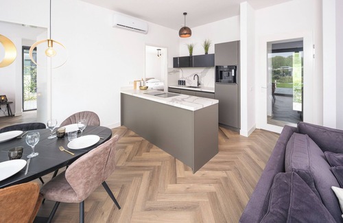 Zeewolde House | Single-storey 8-person villa with private inflatable boat, luxury built-in bean-to-cup coffee machine, Quooker and swim deck.