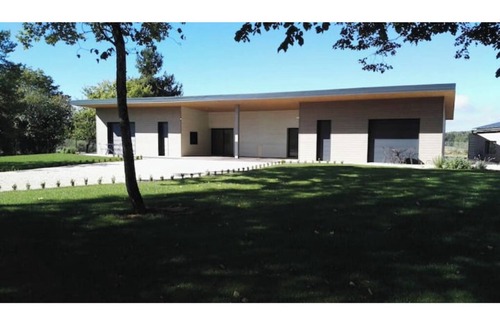 Ampilly-le-Sec House | Single-storey gîte, wooded, enclosed and secure grounds.