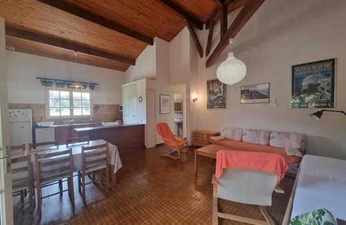 Soorts-Hossegor Apartment | Single-storey house for 5 holidaymakers with shared garden at the foot of the supervised beach.