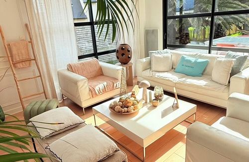 Ploudalmezeau House | Single-storey house, close to the port and Kerdéniel beach.