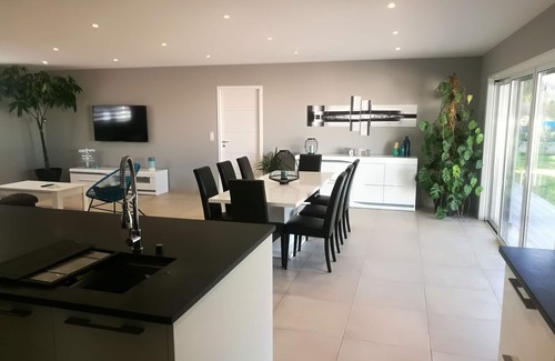 Molini House | SINGLE-STOREY VILLA PRIVATE GARDEN HEATED POOL WALKING DISTANCE TO SEA