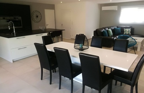 Molini House | SINGLE-STOREY VILLA PRIVATE GARDEN HEATED POOL WALKING DISTANCE TO SEA