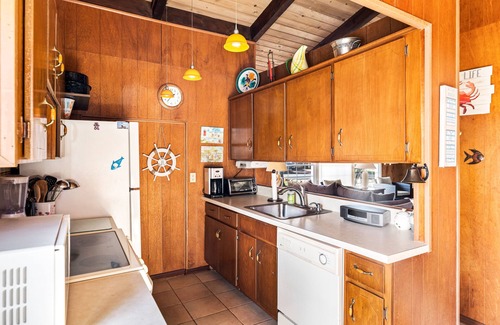 Culloden Shores House | Single-story home with W/D, patio & outdoor shower - minutes from private beach