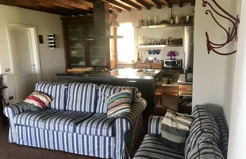 Castagneto Carducci Villa | Single villa with swimming pool on the Bolgheri wine route.