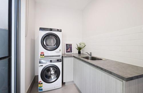 Kingscliff House | Sirius- Heated pool, 50m to Beach, basketball crt