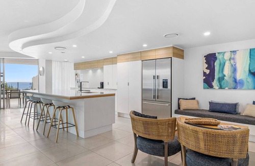 Mooloolaba Apartment | Sirocco 201 by G1 Holidays - Large Five Bedroom Beachfront Apartment in Sirocco Resort