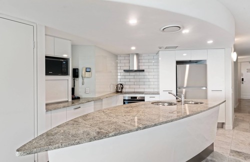 Mooloolaba Apartment | Sirocco 702 superbe contemporay apartment on the 7th Floor, with ocean views