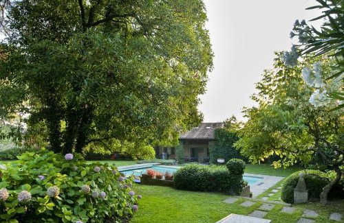 Bornato Villa | Sisters House
