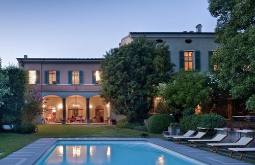 Bornato Villa | Sisters House