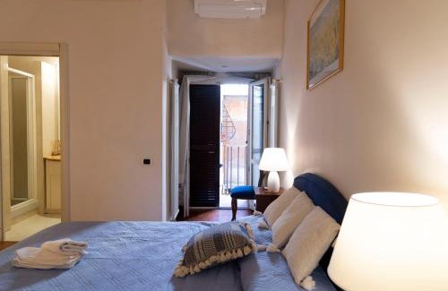 Rione III Colonna Apartment | Sistina 138 Luxury Home