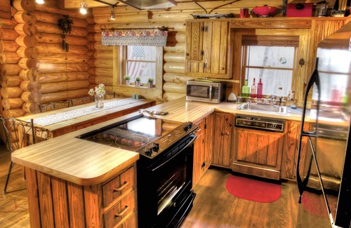 Helen Cabin | Sitting on 20 beautiful acres, totally secluded, Just 6 miles from Helen, GA!