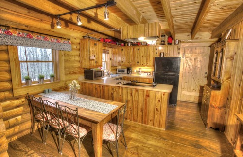 Helen Cabin | Sitting on 20 beautiful acres, totally secluded, Just 6 miles from Helen, GA!