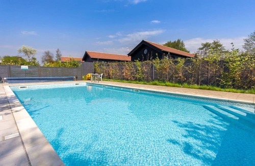 Rookley Ski Chalet | Situated around the lake.
