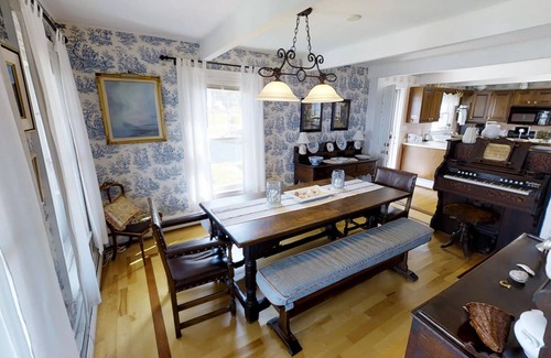 Bailey Island House | Situated at the waters edge with picturesque sunset views to Mt Washington.