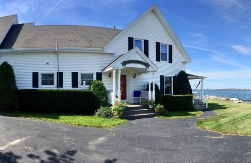 Bailey Island House | Situated at the waters edge with picturesque sunset views to Mt Washington.