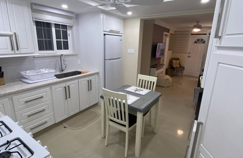 Speightstown Apartment | Situated in Saint Peter; MaryJays is 300 metres from Godings Bay Beach.