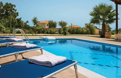 Skala Villa | Situated just on the outskirts of Skala village