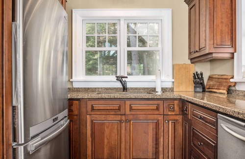 Muskoka Lakes House | Situated on prestigious Lake Joseph with close proximity to all amenities.