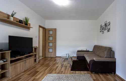 Pecs Apartment | Six Corners - Bright Corner