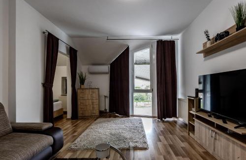 Pecs Apartment | Six Corners - Bright Corner