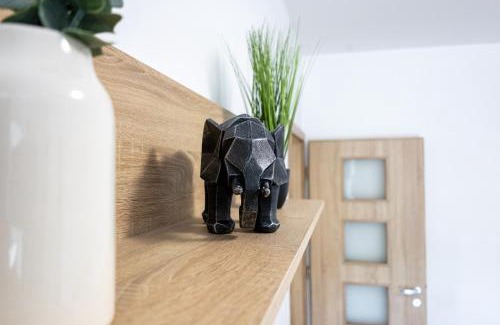 Pecs Apartment | Six Corners - Bright Corner