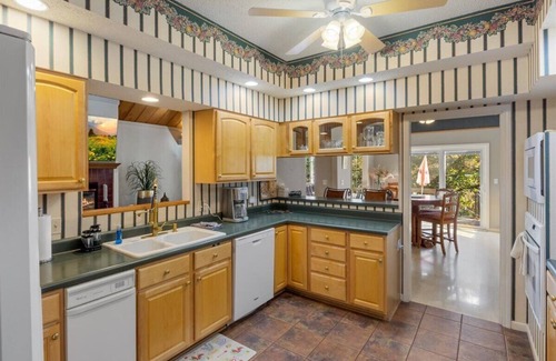 Osage Beach House | Six Suites with Hot Tubs, Private Jacuzzi Baths, Wooded Garden and Lake Access with Boat Slip