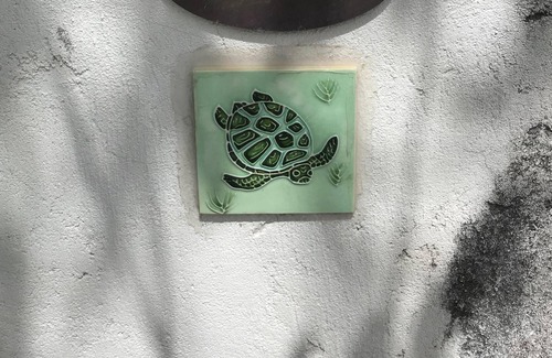 Triana Shores House | SIX TURTLES - Harbour Island - Beautiful 2 Story home in quiet neighborhood