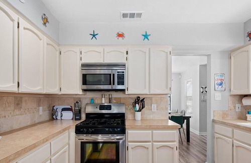 Rockport House | Sixteen Oaks | Pet Friendly, Pool, Tiki Bar, Games