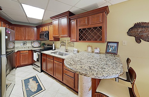 South Padre Island Condo | Sixth floor bayside condo with pool & hot tub access, central AC