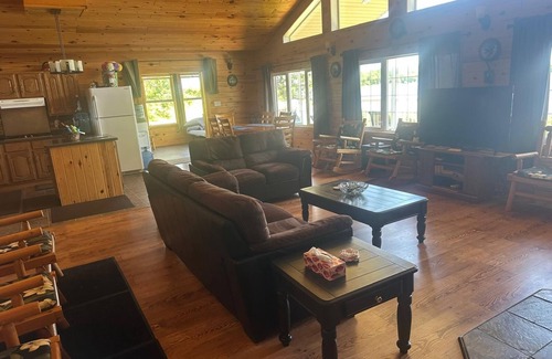 Northern Ontario Cottage | Skøgarmaör Meadow Cottage, Lake Of the Woods, Ward Island