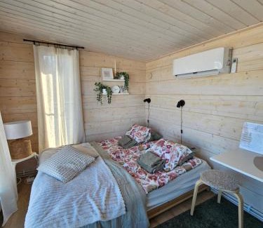 Vaala Ski Chalet | Skandinaavinen mökki rannalla