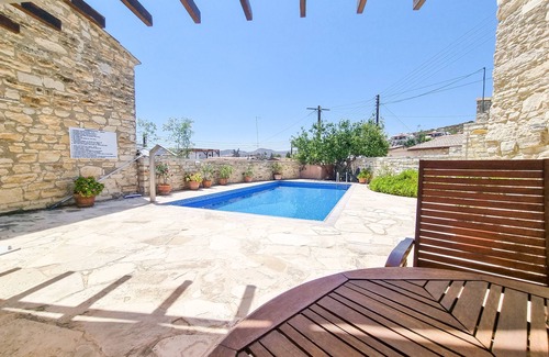 Skarinou Apartment | Skarinou Village Poolside Escape Studio