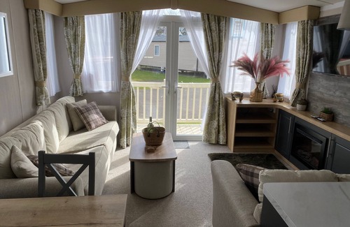Skegness Cabin | Skegness -Butlins Site -3 Bed Caravan -PetFriendly
