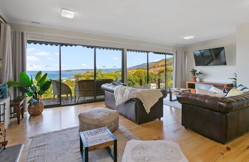Skenes Creek House | SKENES SURFSHACK - the best views and wifi