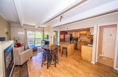 Warrior's Mark Condo | Ski and Racquet Club Condo CG4: Nice Location & Amenities!