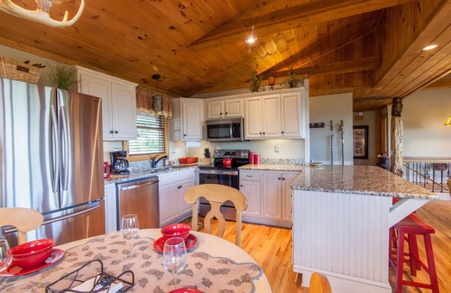 Banner Elk Cottage | Ski Destination with Breathtaking Views