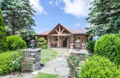 Banner Elk Cottage | Ski Destination with Breathtaking Views