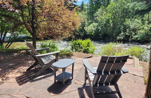 Frisco Villa | Ski, Hike, creek and steps from main st , bus to breck or copper 2 blocks away.