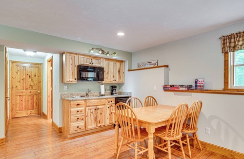 North Conway Cabin | Ski, Hike & Fish: Chalet w/Hot Tub in Conway