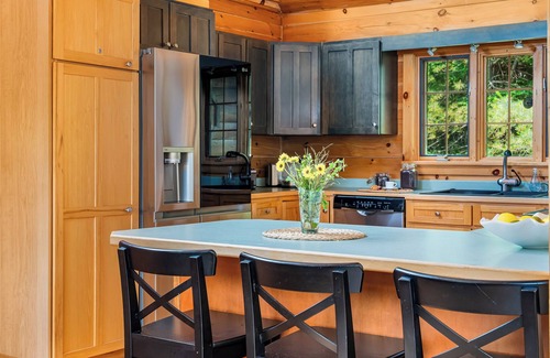 Sunday River Area Cabin | Ski+Hike|LargeGroupEscape|HotTub|FirePit|2GameRms