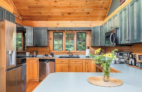 Sunday River Area Cabin | Ski+Hike|LargeGroupEscape|HotTub|FirePit|2GameRms