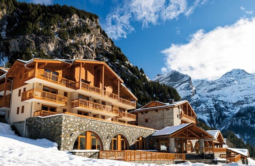 Pralognan-la-Vanoise Apartment | Ski-in/ski-out & foot of the slopes, fitness, swimming pool, terrace, balcony, tv, ski locker, 31m²