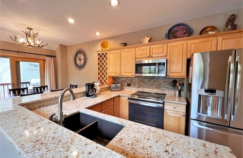 Peak 8 Ski Chalet | Ski In-Out 300 ft to 4 O'clock Run Private Hot Tub