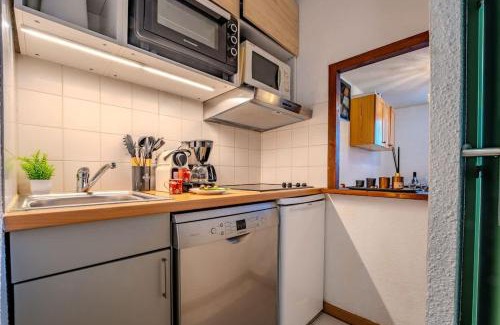 Val-Thorens Apartment | Ski in-out, Heart of Val Thorens Spacious Flat , Wifi A9