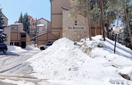 Four O'Clock Apartment | Ski In/Out Newly updated studio near Main St!